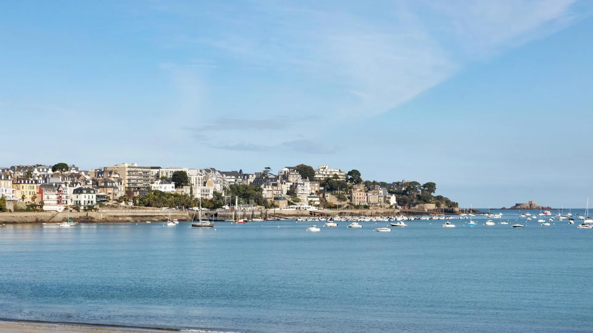 Holiday home Maison Bord De Mer Et Centre Feart Dinard France